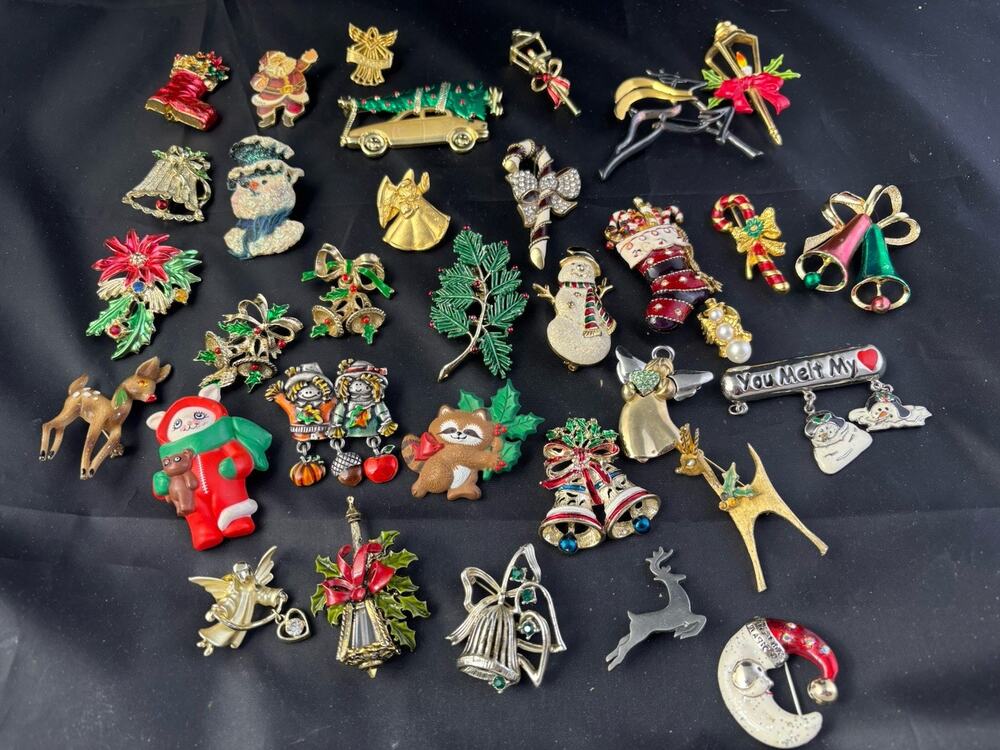 VTG Christmas Pins Brooches Chris RADKO AUSTRIA Gerry’s AJMC GIO Mylu Dodds